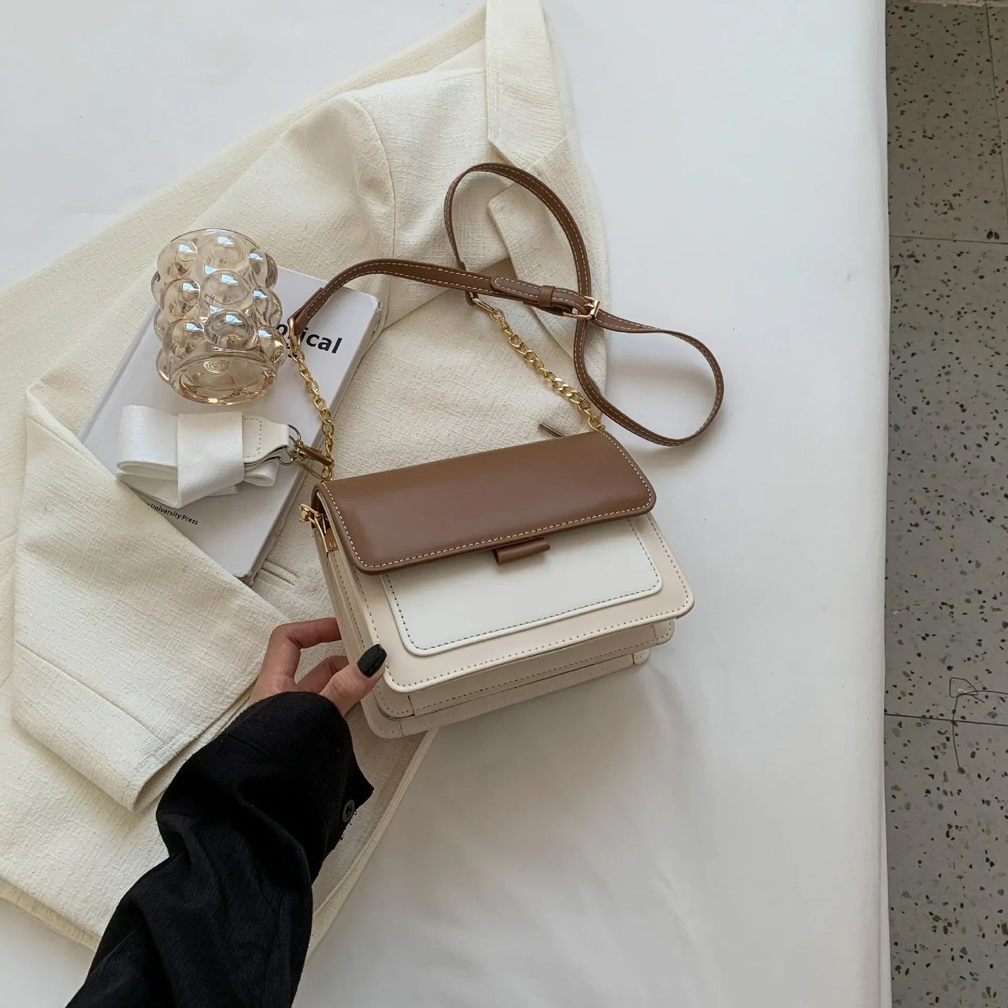 Sac à bandoulière en cuir PU tendance avec chaîne et pochette mode