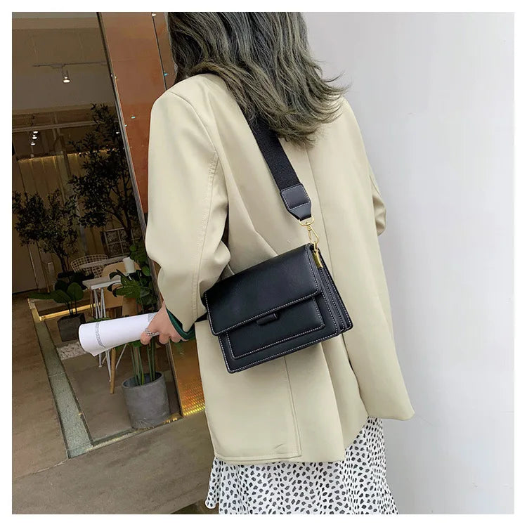 Sac à bandoulière en cuir PU tendance avec chaîne et pochette mode